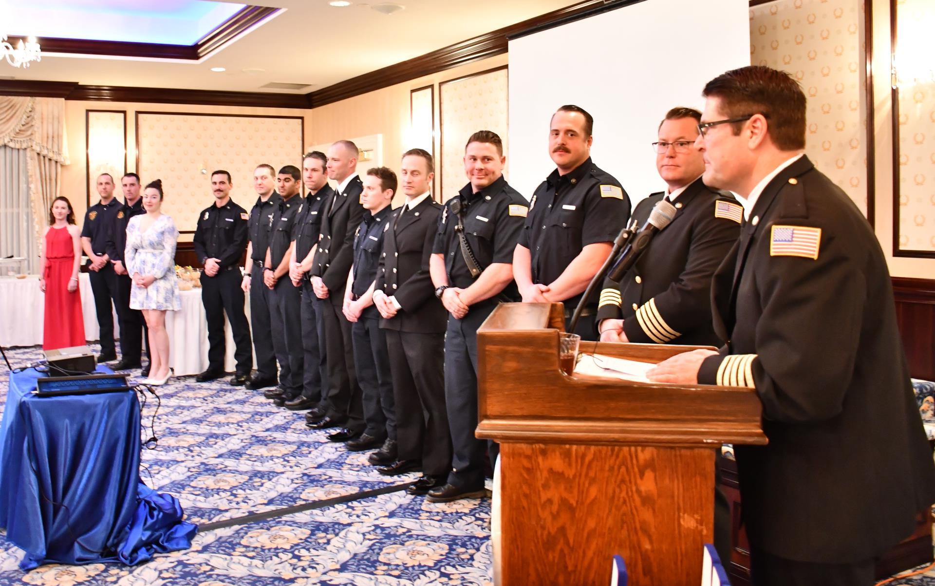 消防员/护理人员在2017年的宣传颁奖典礼上受到表彰.